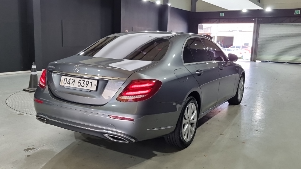 Mercedes-Benz E-Class (W213) E220d Exclusive 2018 — фото 2