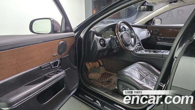 Jaguar XJ 3.0D Premium Luxury LWB X351 2016 — фото 10