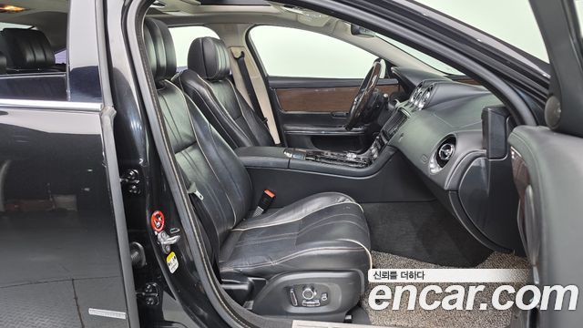 Jaguar XJ 3.0D Premium Luxury LWB X351 2016 — фото 11