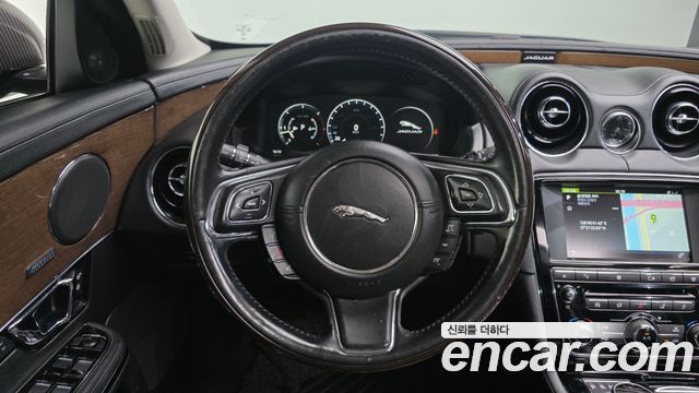 Jaguar XJ 3.0D Premium Luxury LWB X351 2016 — фото 13