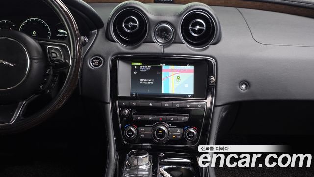 Jaguar XJ 3.0D Premium Luxury LWB X351 2016 — фото 14