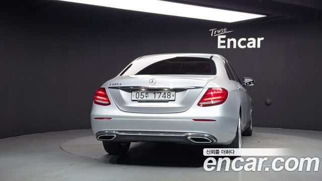 Mercedes-Benz E-Class (W213) E220d Avantgarde 2017 — фото 4