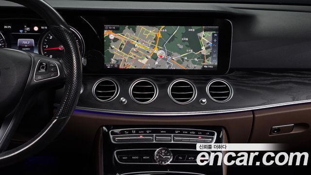 Mercedes-Benz E-Class (W213) E220d Avantgarde 2017 — фото 14