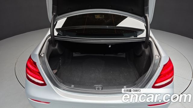 Mercedes-Benz E-Class (W213) E220d Avantgarde 2017 — фото 20