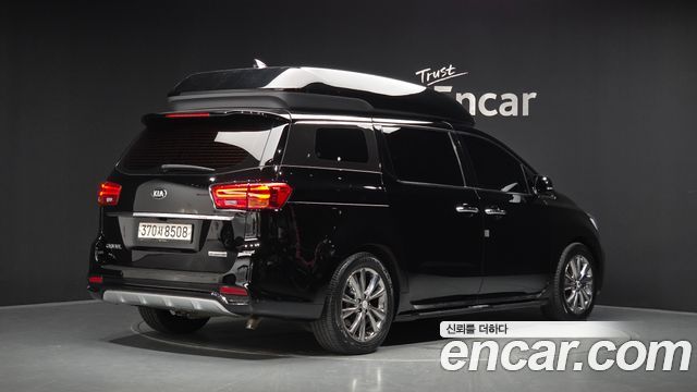 Kia Carnival 9-Seater Hi-Limousine Noblesse Special 2019 — фото 2
