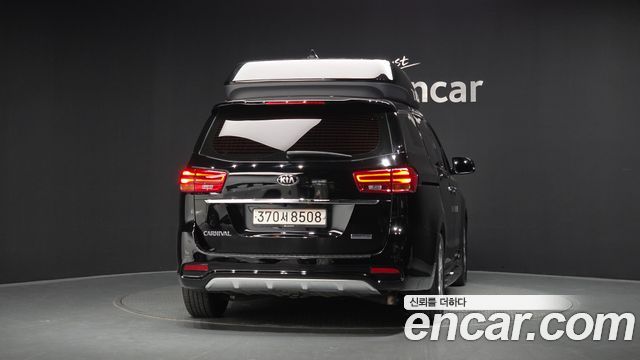 Kia Carnival 9-Seater Hi-Limousine Noblesse Special 2019 — фото 4