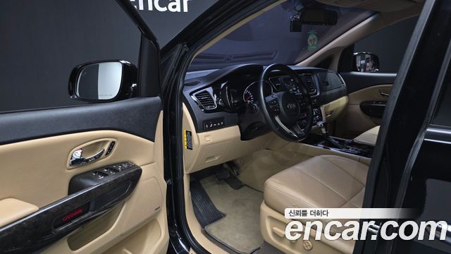 Kia Carnival 9-Seater Hi-Limousine Noblesse Special 2019 — фото 10