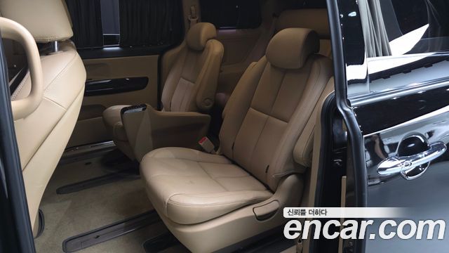 Kia Carnival 9-Seater Hi-Limousine Noblesse Special 2019 — фото 11