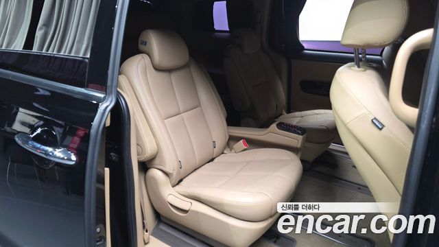 Kia Carnival 9-Seater Hi-Limousine Noblesse Special 2019 — фото 12