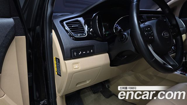Kia Carnival 9-Seater Hi-Limousine Noblesse Special 2019 — фото 13