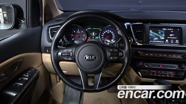 Kia Carnival 9-Seater Hi-Limousine Noblesse Special 2019 — фото 14