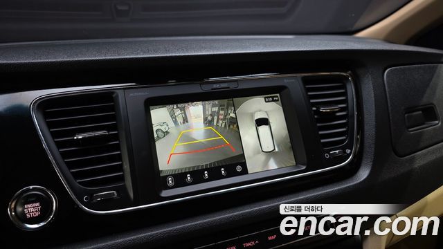 Kia Carnival 9-Seater Hi-Limousine Noblesse Special 2019 — фото 16