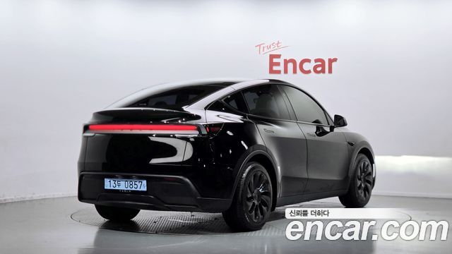 Tesla Model Y RWD 2025 — фото 2
