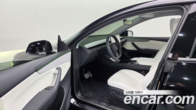 Tesla Model Y RWD 2025 — фото 10
