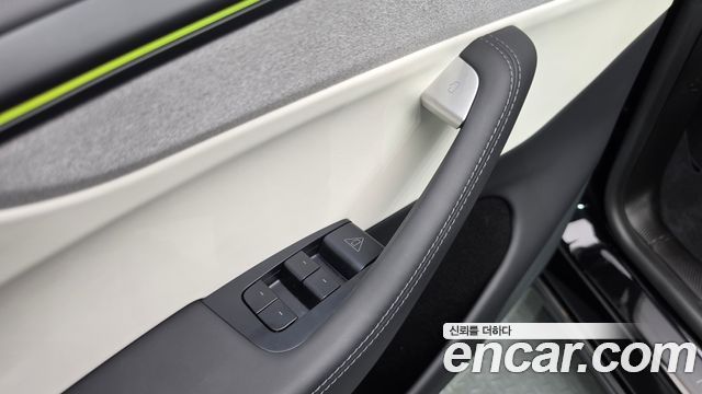 Tesla Model Y RWD 2025 — фото 18