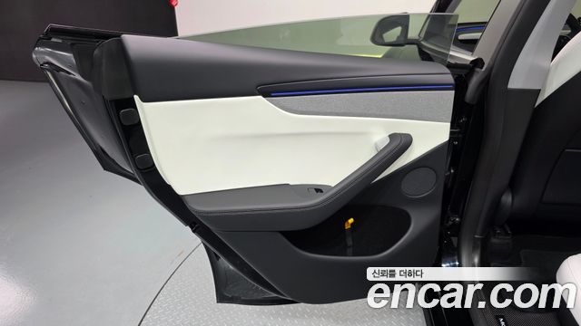Tesla Model Y RWD 2025 — фото 25