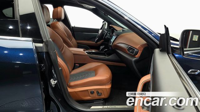 Maserati Levante 3.0 AWD GranLusso 2020 — фото 16