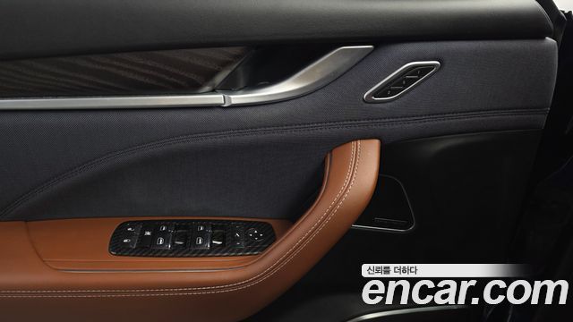 Maserati Levante 3.0 AWD GranLusso 2020 — фото 37
