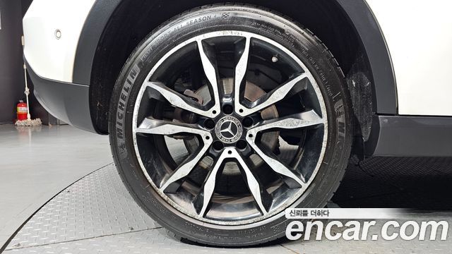 Mercedes-Benz GLA-Class (X156) GLA250 4MATIC 2018 — фото 5