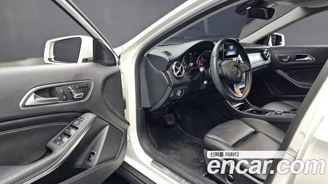 Mercedes-Benz GLA-Class (X156) GLA250 4MATIC 2018 — фото 10