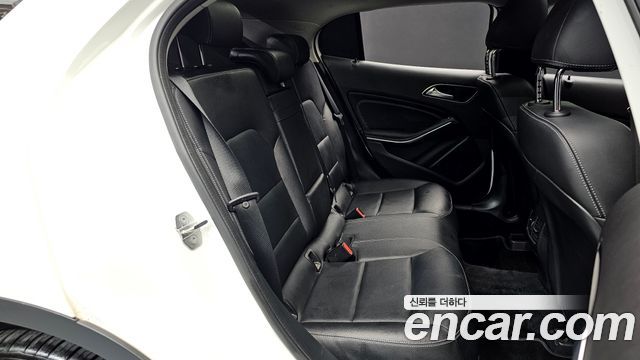 Mercedes-Benz GLA-Class (X156) GLA250 4MATIC 2018 — фото 11
