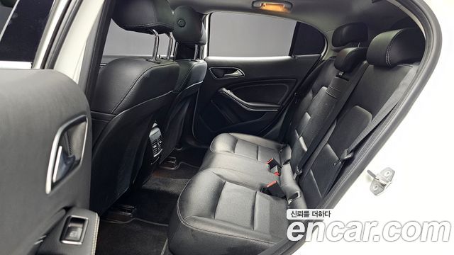 Mercedes-Benz GLA-Class (X156) GLA250 4MATIC 2018 — фото 12