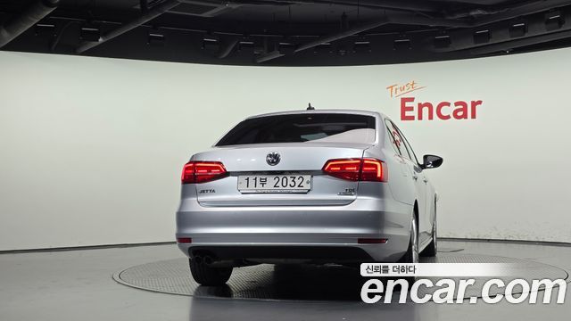 Volkswagen Jetta 2.0 TDI BlueMotion Premium 6th 2015 — фото 4