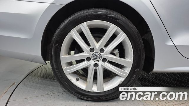 Volkswagen Jetta 2.0 TDI BlueMotion Premium 6th 2015 — фото 5
