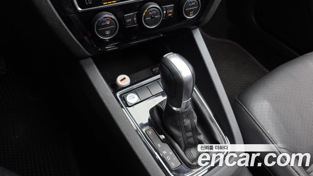 Volkswagen Jetta 2.0 TDI BlueMotion Premium 6th 2015 — фото 9