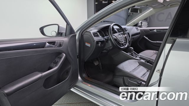 Volkswagen Jetta 2.0 TDI BlueMotion Premium 6th 2015 — фото 10