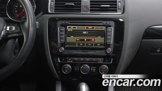 Volkswagen Jetta 2.0 TDI BlueMotion Premium 6th 2015 — фото 18