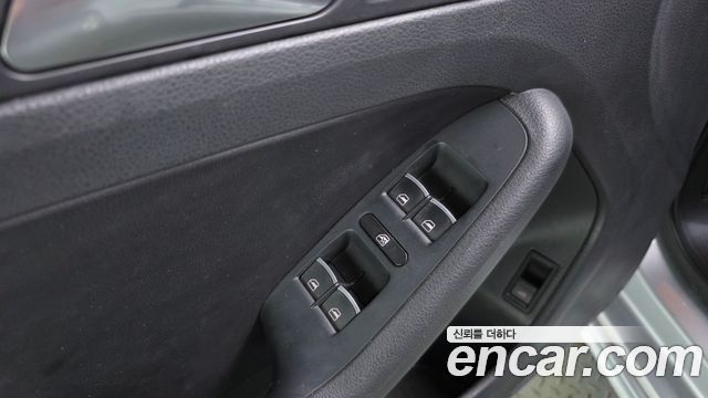 Volkswagen Jetta 2.0 TDI BlueMotion Premium 6th 2015 — фото 21