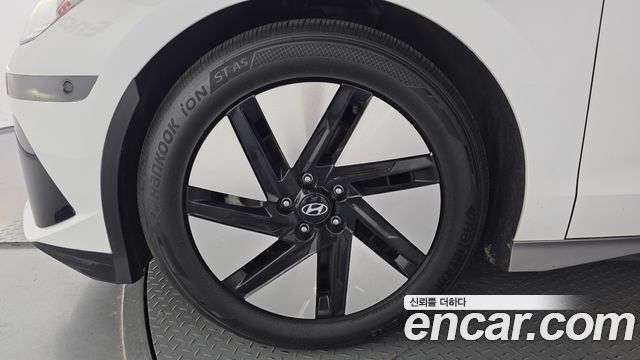 Hyundai Ioniq 6 Long Range Exclusive + 2023 — фото 5