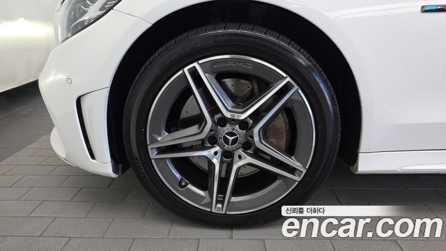 Mercedes-Benz C-Class (W205) C300e 4MATIC AMG Line 2020 — фото 5