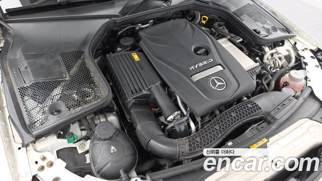 Mercedes-Benz C-Class (W205) C300e 4MATIC AMG Line 2020 — фото 6