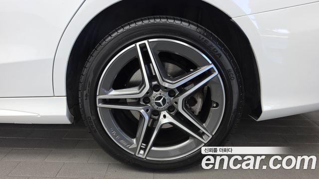 Mercedes-Benz C-Class (W205) C300e 4MATIC AMG Line 2020 — фото 21