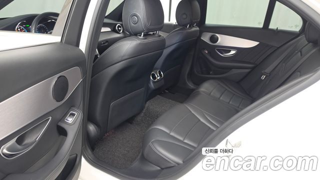 Mercedes-Benz C-Class (W205) C300e 4MATIC AMG Line 2020 — фото 26