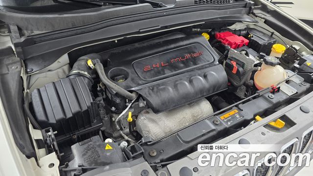 Jeep Renegade 2.4 Limited 2019 — фото 6