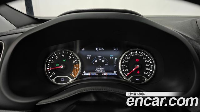 Jeep Renegade 2.4 Limited 2019 — фото 8