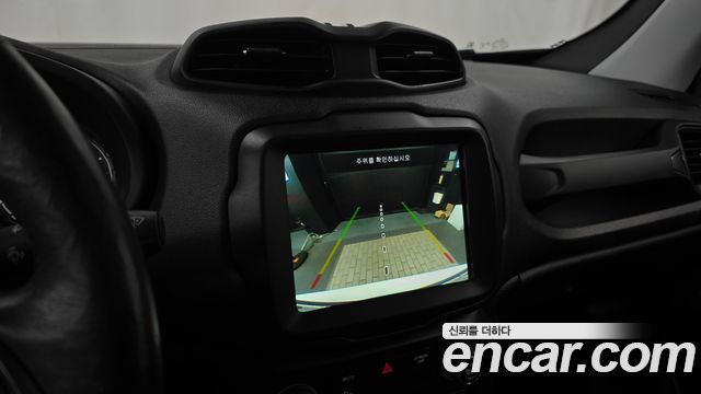 Jeep Renegade 2.4 Limited 2019 — фото 15