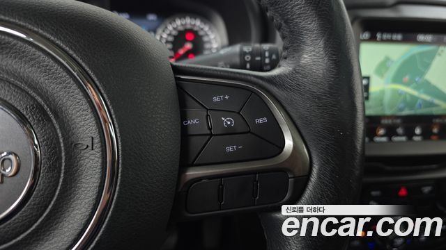 Jeep Renegade 2.4 Limited 2019 — фото 16