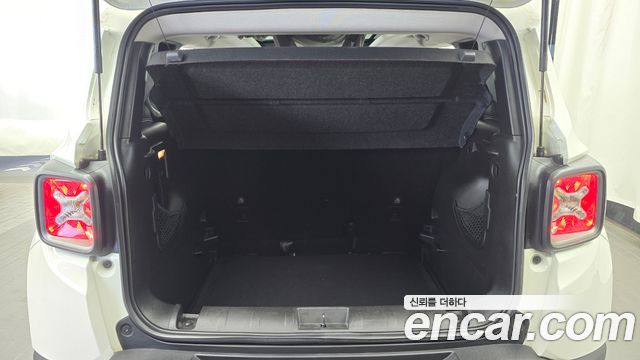 Jeep Renegade 2.4 Limited 2019 — фото 18
