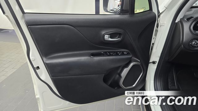 Jeep Renegade 2.4 Limited 2019 — фото 24