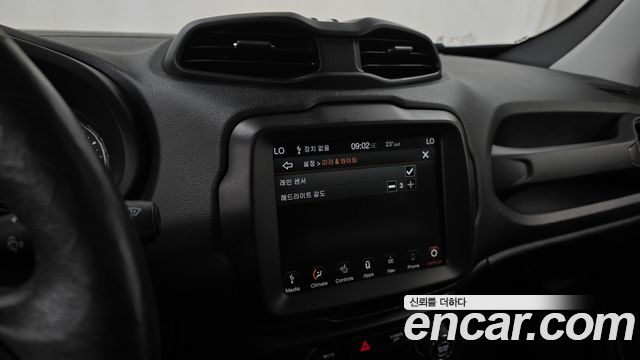 Jeep Renegade 2.4 Limited 2019 — фото 32