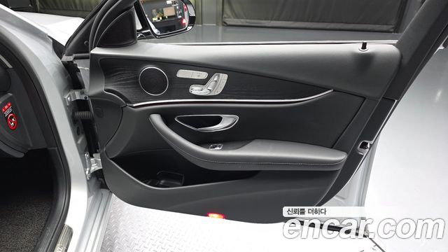 Mercedes-Benz E-Class (W213) E220d Avantgarde 2020 — фото 24