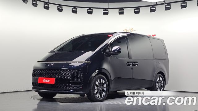Hyundai Staria L3.5 Lounge 9-Seater Prestige 2023 — фото 1