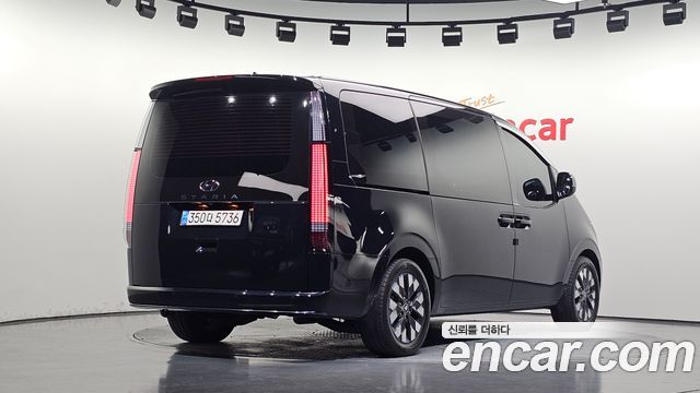 Hyundai Staria L3.5 Lounge 9-Seater Prestige 2023 — фото 2