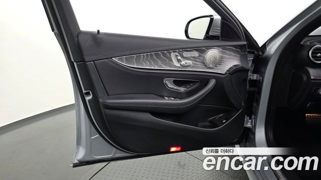 Mercedes-Benz E-Class (W213) E350 4MATIC AMG Line 2022 — фото 30