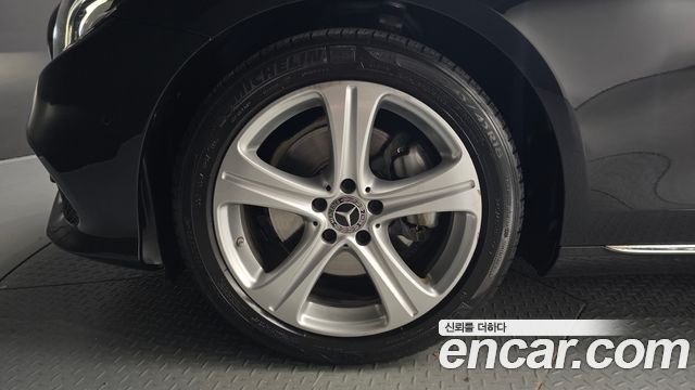 Mercedes-Benz E-Class (W213) E200 Avantgarde 2018 — фото 5