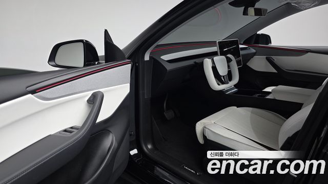 Tesla Model Y RWD 2025 — фото 10